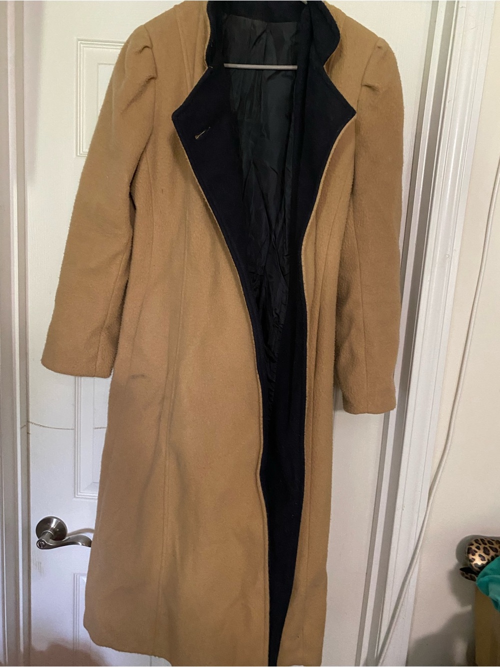 Classic Tan Trench Coat with Black Lining - Women